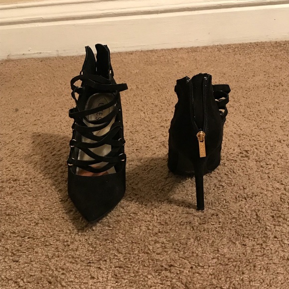 EUC Guess black suede 4.5” stiletto heel - 9.5 - Picture 4 of 5
